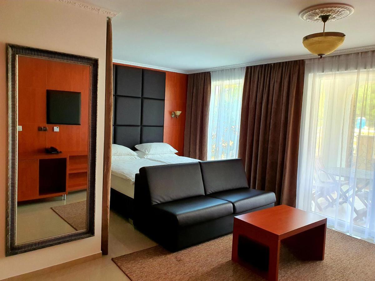 Boutique Hotel Bora & Villas Garamm Pakostane Bagian luar foto