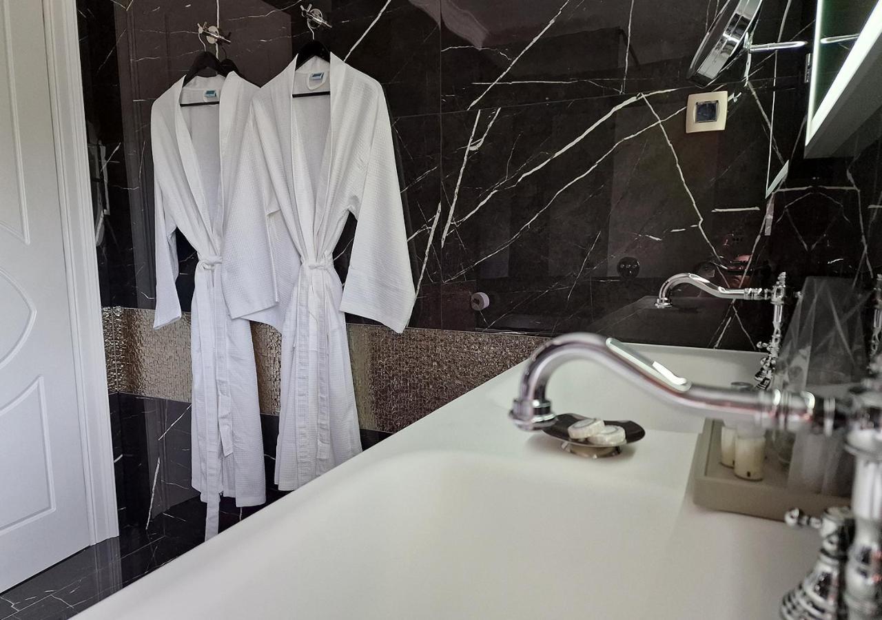 Boutique Hotel Bora & Villas Garamm Pakostane Bagian luar foto